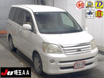 TOYOTA NOAH