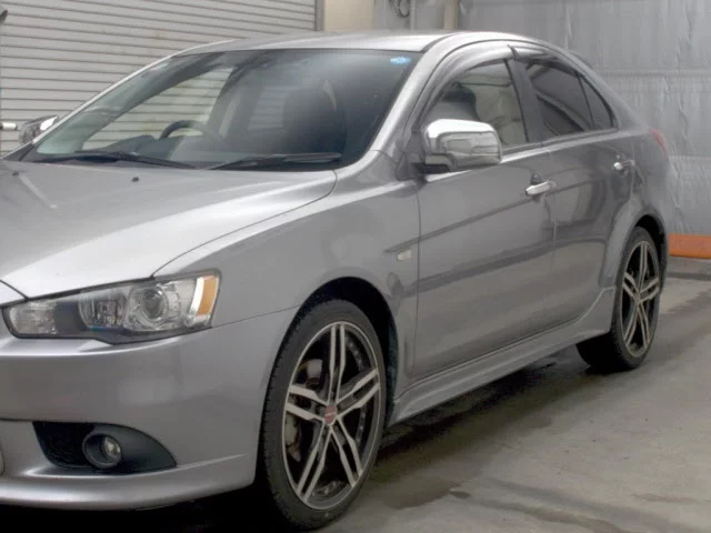 Mitsubishi GALANT FORTIS SPORTBACK  с аукциона в Японии