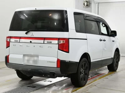 MITSUBISHI DELICA D5