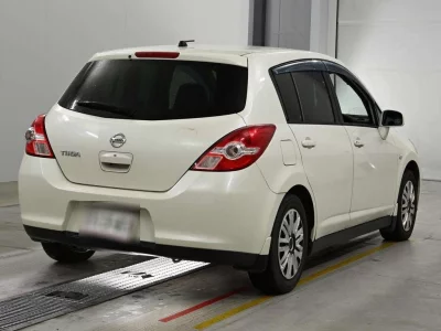 NISSAN TIIDA