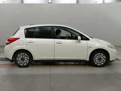 NISSAN TIIDA