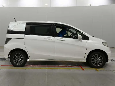 HONDA FREED SPIKE