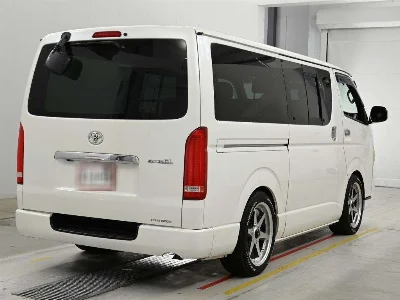 TOYOTA HIACE VAN