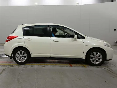 NISSAN TIIDA