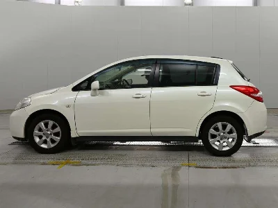 NISSAN TIIDA