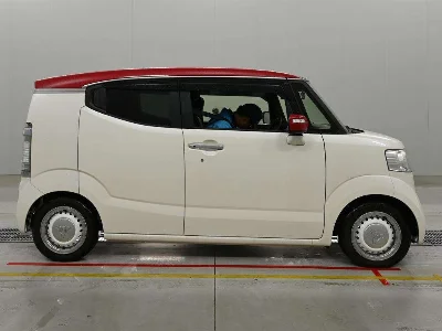 HONDA N BOX SLASH