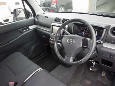 TOYOTA PIXIS SPACE