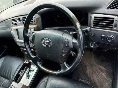 TOYOTA CROWN MAJESTA