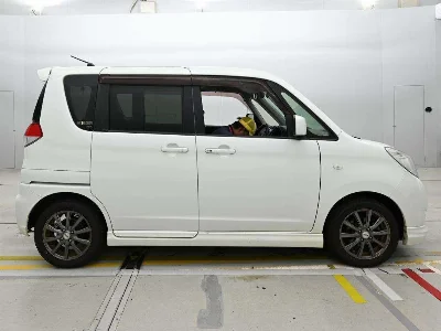 MITSUBISHI DELICA D2
