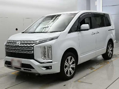 MITSUBISHI DELICA D5