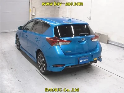 TOYOTA AURIS