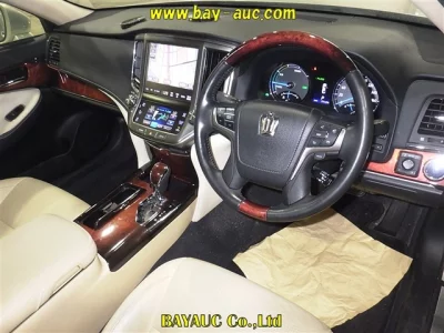 TOYOTA CROWN MAJESTA