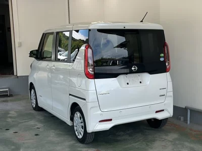 NISSAN ROOX