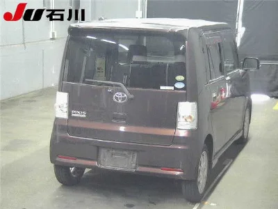 TOYOTA PIXIS SPACE