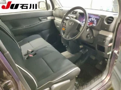 TOYOTA PIXIS SPACE