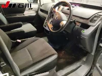 Цена авто Toyota Voxy с аукционов Японии, номер кузова ZRR70W, пробег 132 000, оценка 4