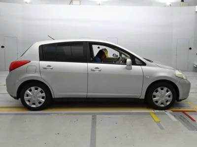 NISSAN TIIDA