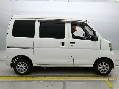TOYOTA PIXIS VAN