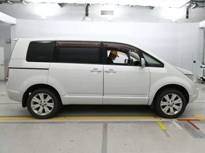 MITSUBISHI DELICA D5