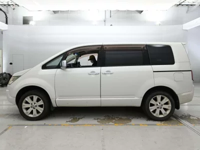 MITSUBISHI DELICA D5