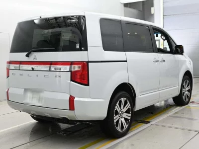 MITSUBISHI DELICA D5