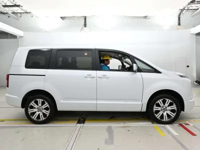 MITSUBISHI DELICA D5