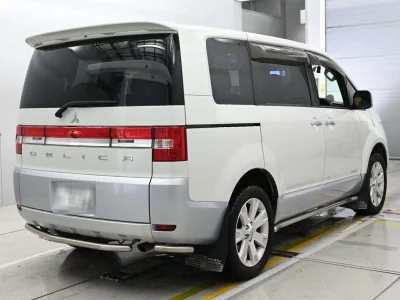 Mitsubishi DELICA D5
