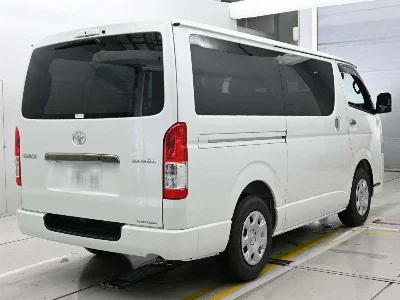 TOYOTA HIACE VAN