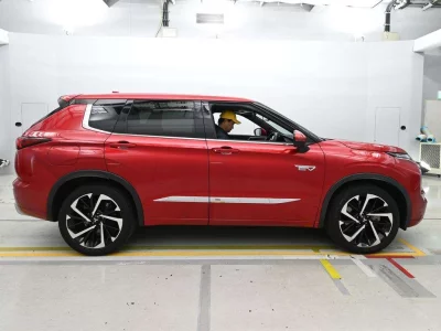 MITSUBISHI OUTLANDER PHEV