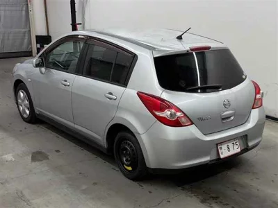 NISSAN TIIDA