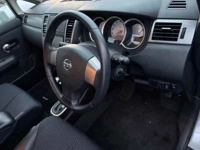 NISSAN TIIDA
