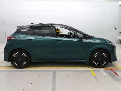 NISSAN AURA