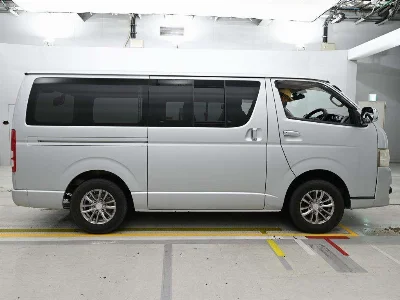 TOYOTA REGIUS VAN