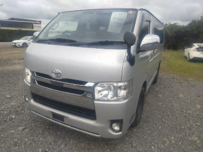 TOYOTA HIACE VAN
