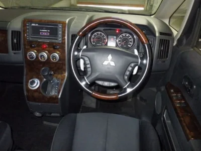 MITSUBISHI DELICA D5