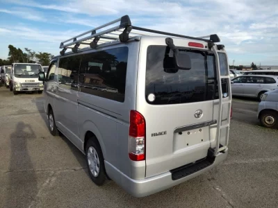 TOYOTA HIACE VAN