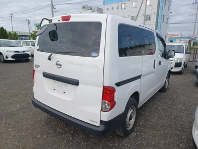 NISSAN NV200