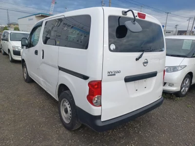 NISSAN NV200