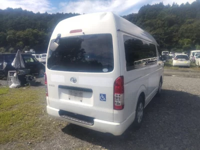 TOYOTA HIACE VAN