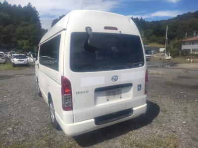 TOYOTA HIACE VAN