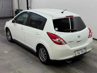 NISSAN TIIDA