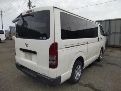 TOYOTA HIACE VAN