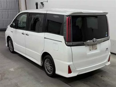 TOYOTA NOAH