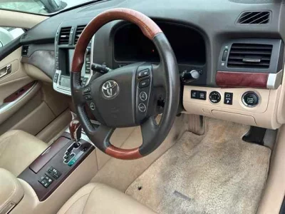TOYOTA CROWN MAJESTA