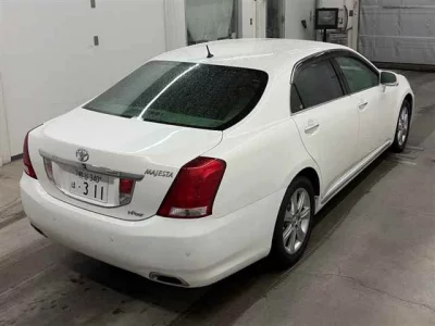 TOYOTA CROWN MAJESTA