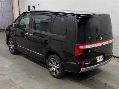 Mitsubishi Delica D:5