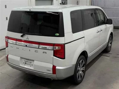 Mitsubishi Delica D:5