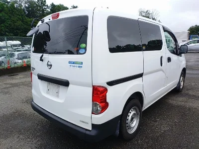 NISSAN NV200