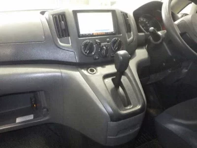 NISSAN NV200