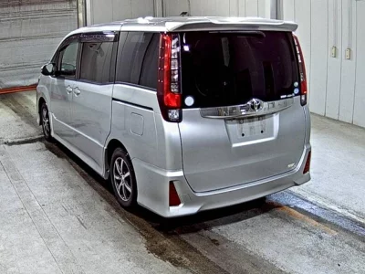 TOYOTA NOAH
